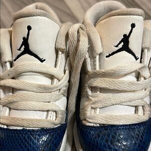 Jordan Kids Sneakers in White and Blue